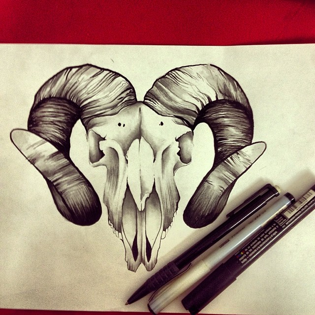 @binaseifert är sugen på att göra denna! Nån som är sugen? #comeonguys #artwork #tattoo #tattoodesign