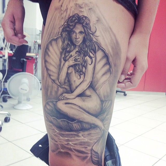 Mr P.'s mermaid, helt läkt! #lårparti#tattoo#ink#tattoos#tatuering#gadd#stockholm#nicesthlm#blackandgray