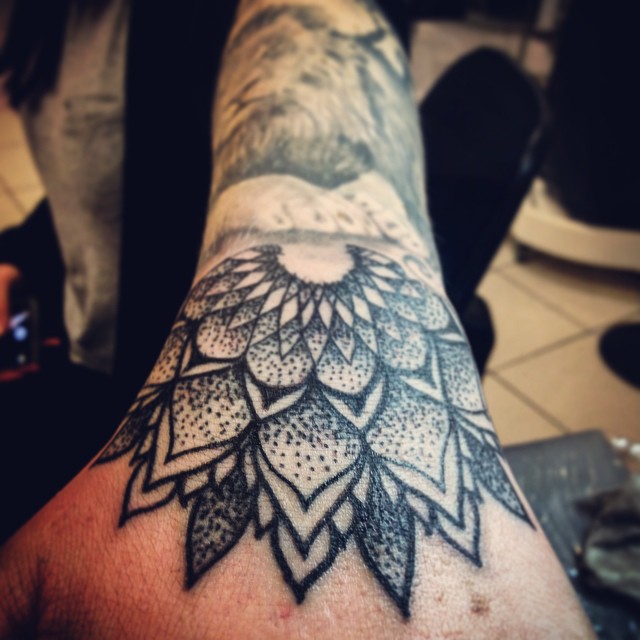 #tattoo#ink#tattoos#tatuering#gadd#stockholm#nicesthlm#mandala#hand