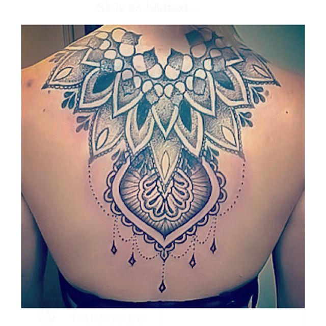 @piroz_tattoo  #neckpice#dots#lines#tattoo#ink#tattoos#tatuering#gadd#stockholm#nicesthlm