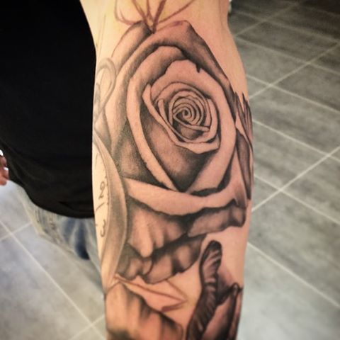 @piroz_tattoo #rose#tattoo#ink#tattoos#tatuering#gadd#stockholm#nicesthlm#blackandgray